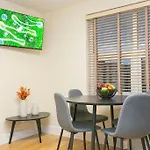 Trendy 1Br In West Kensington -Opposite Station