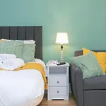 Trendy 1Br In West Kensington -Opposite Station