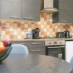 Trendy 1Br In West Kensington -Opposite Station